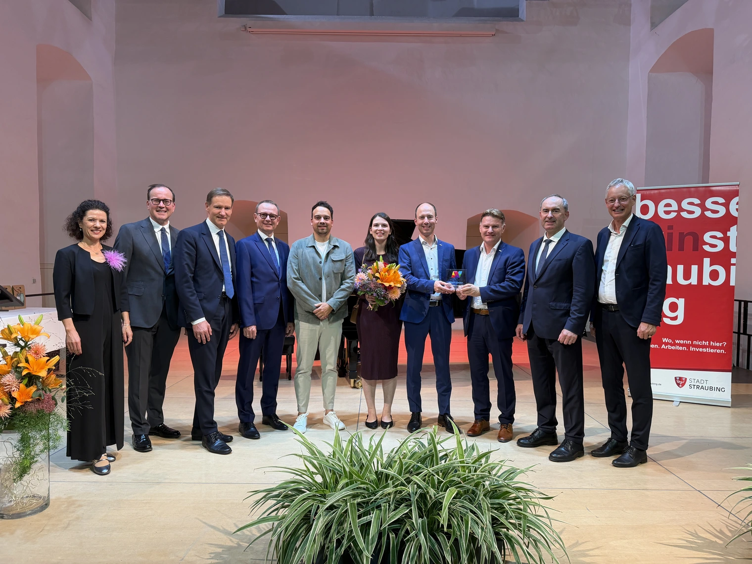 Top Unternehmen Niederbayern 2026 Preisverleihung Politische Vertreter und ODAV AG bei der Preisübergabe